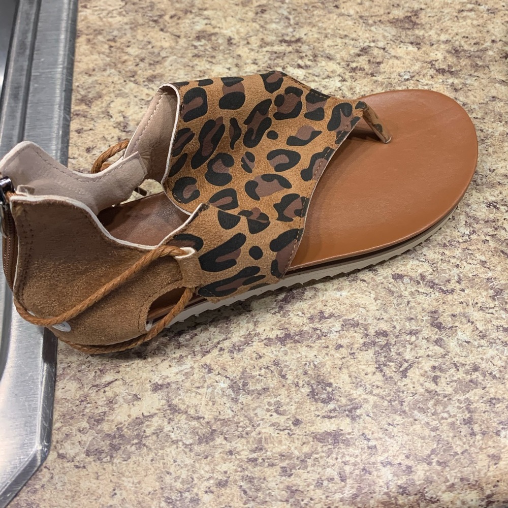 🦋🦋LAST 1🦋🦋Host Pick🦋LEOPARD SANDALS - Picture 2 of 3